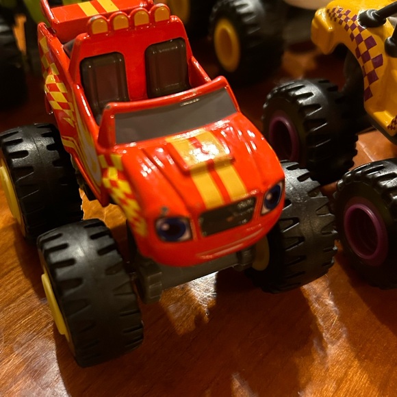 Blaze and the monster machine toy trucks - Picture 3 of 4
